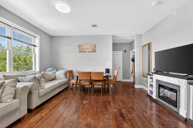 Photo - 1432 46th St Unit 4