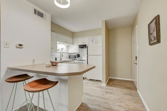 Photo - 803 W 28th St Unit 103