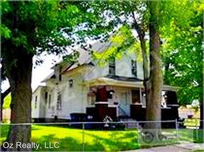 Photo - 761 Clark St