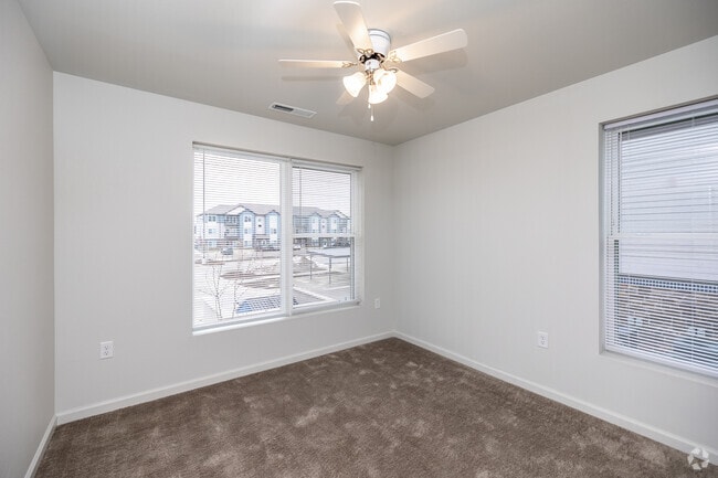 2BR, 2BA - 855 SF