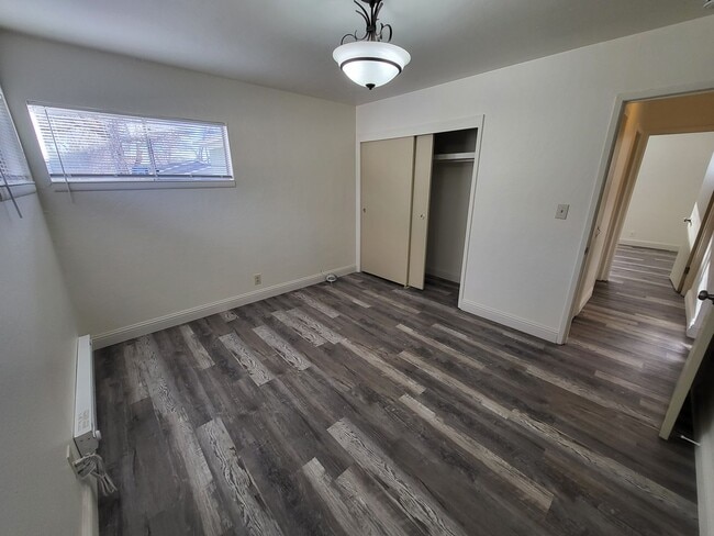 Photo - 228-236 E Adams St