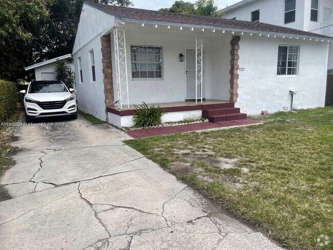 Building Photo - 1225 NW 45th St Rental