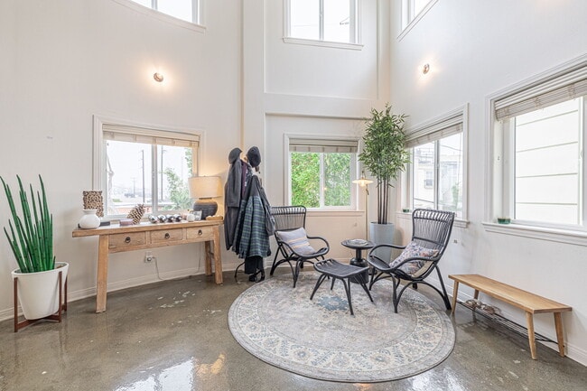 Entry Foyer - 127 Galleon St Unit 2
