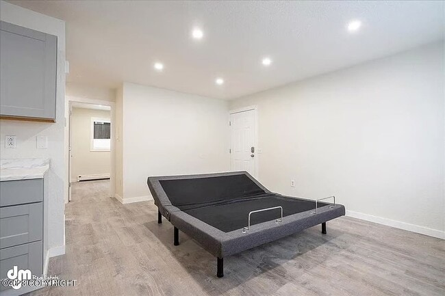 Photo - 701 Bragaw St