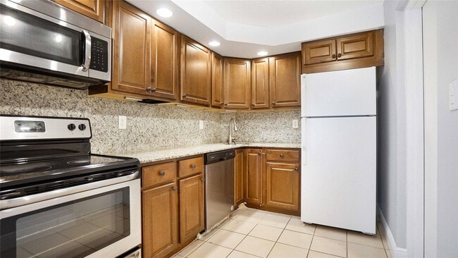 Building Photo - 3111 Oakland Shores Dr Unit F108