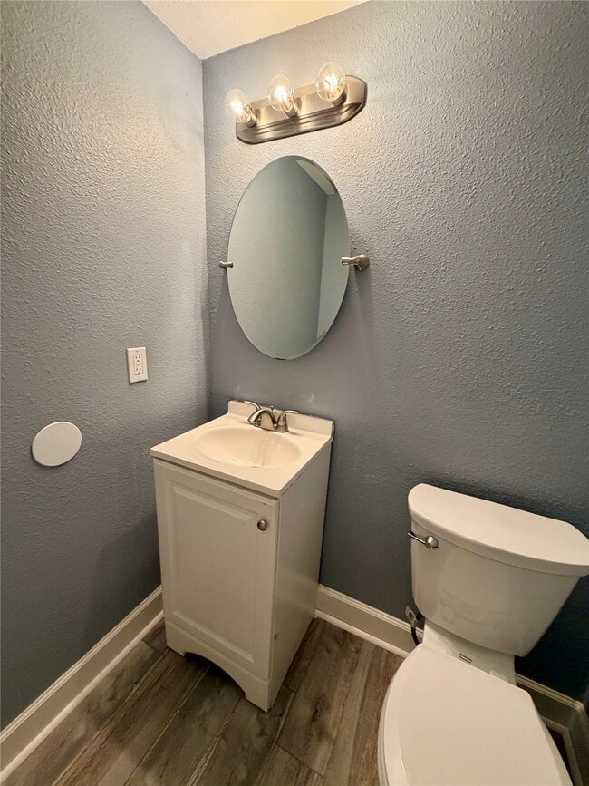 Building Photo - 2322 Central St Unit 4