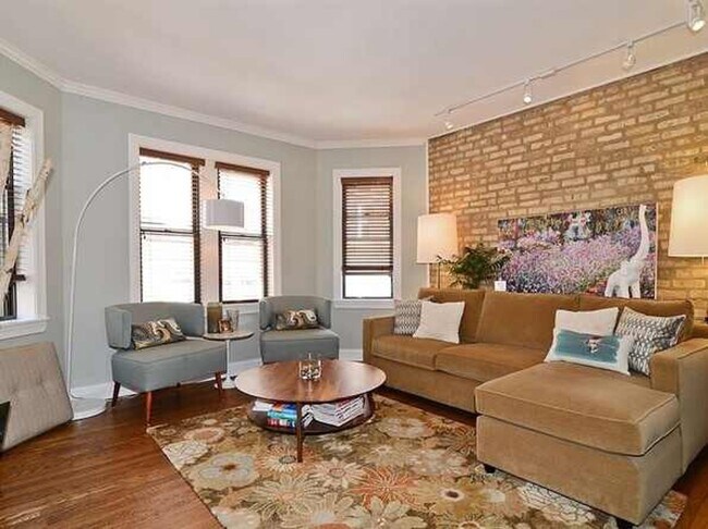 Photo - 622-26 W. Roscoe