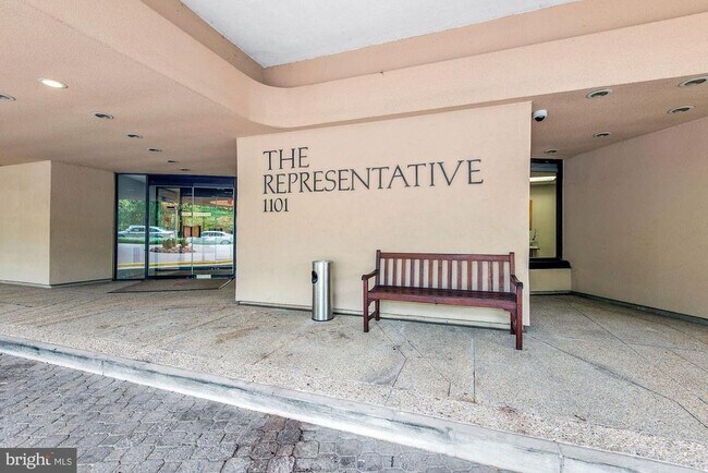 Building Photo - 1101 S Arlington Ridge Rd Unit 704 Rental