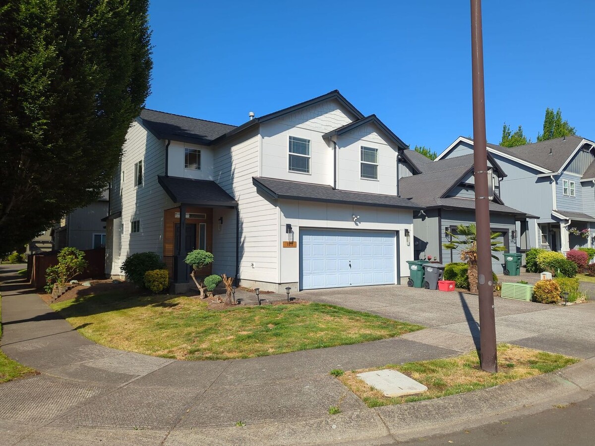 ** A must see Lovely home in Hillsboro ** - ** A must see Lovely home in Hillsboro **