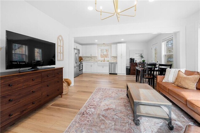 Photo - 150 Sweetwater St