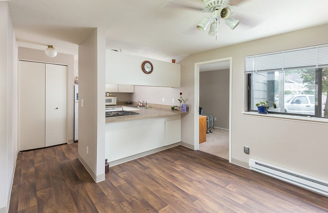 Photo - Woodview Village