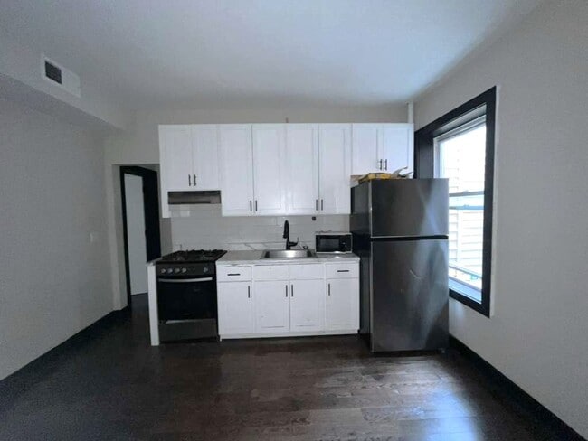 Building Photo - 104 Belmont Ave Unit 1A