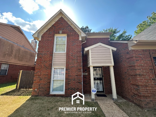 Building Photo - Charming 2BR/2.5BA Townhome | Dual Primary Suites, Fireplace & Fenced Yard