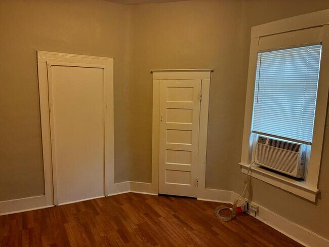 Photo - 1672 W 2nd St