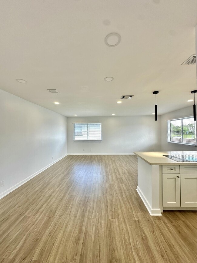 Photo - 102 E Tiffany Dr Unit 4