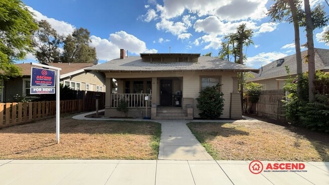 Building Photo - 1831 Maple Ave Unit 1831 1/2 Maple Ave