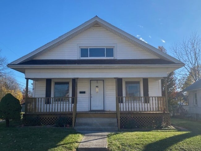 Building Photo - Welcome to this charming 4-bedroom, 1-bathroom home located in the heart of Springfield, OH+