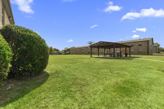Photo - Cleburne Plaza