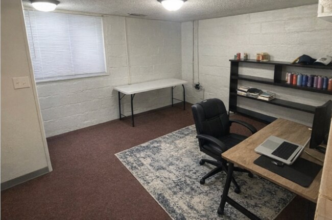 Photo - 614 N Gilbert St Unit 614 1/2