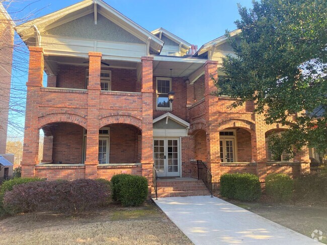 Building Photo - Two Bedroom Apartment On Tattnall Square Park Unit 1