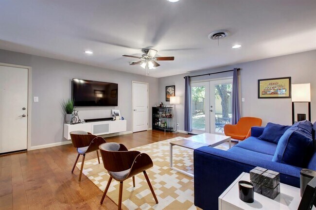 Photo - 6709 Columbia Dr