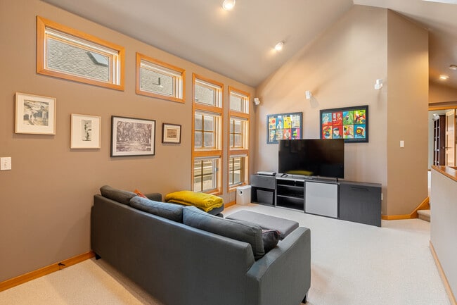 Photo - 2537 NW Upshur St