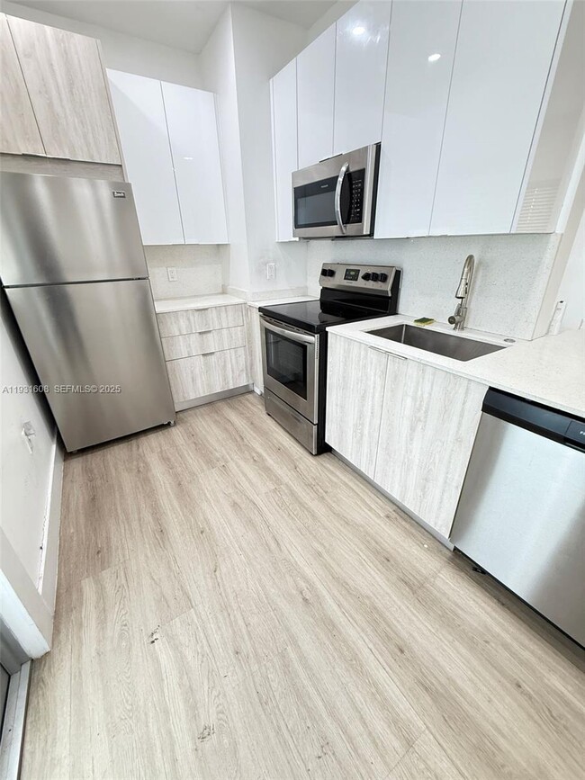 Photo - 415 SE 3rd Ave Unidad 6