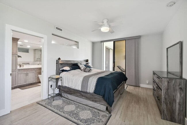 Photo - 1922 Harbourside Dr Unidad SI FL1-ID1590867P