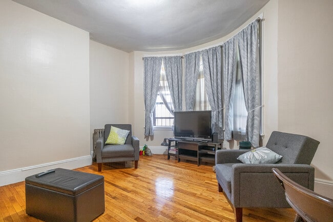 Photo - 872 Huntington Ave