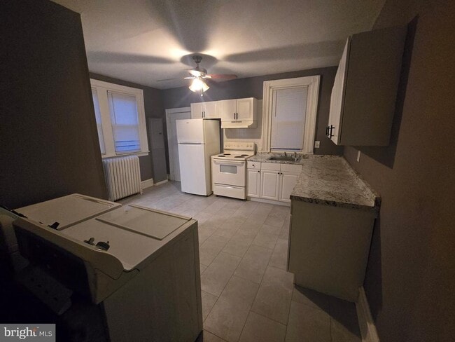 Building Photo - 5044 N Sydenham St