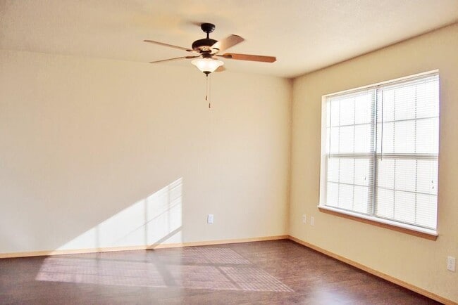 Photo - 213 S Rolling Woods Way