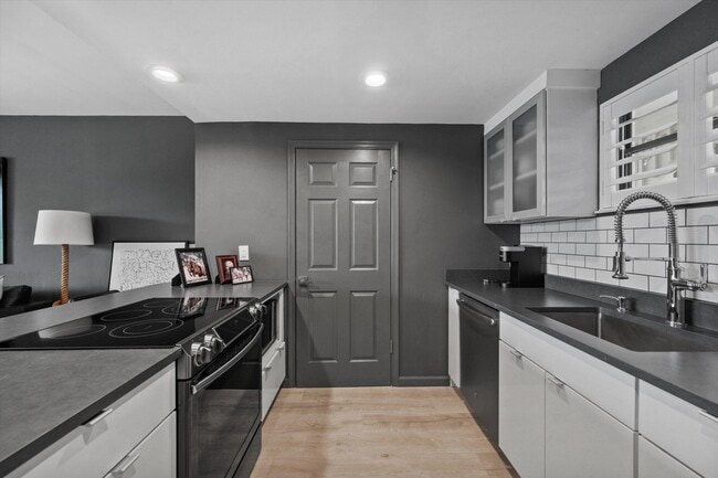Photo - 11842 Pebblewood Dr Unit 101
