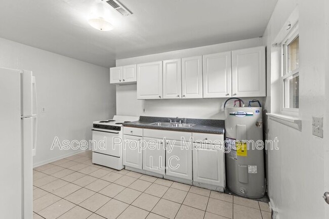 Photo - 1611 Roanoke Ave Unidad B