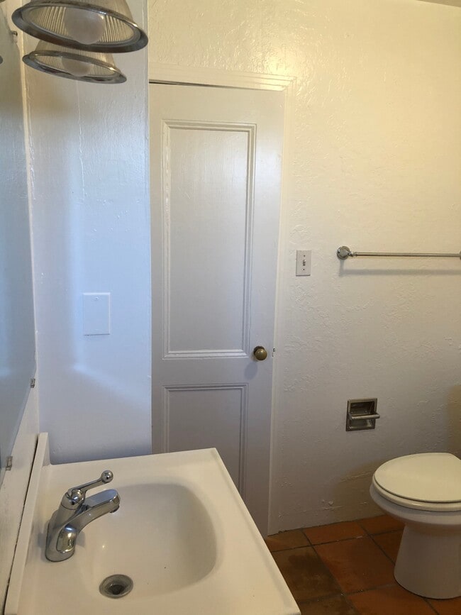 Photo - 402 Dufour St