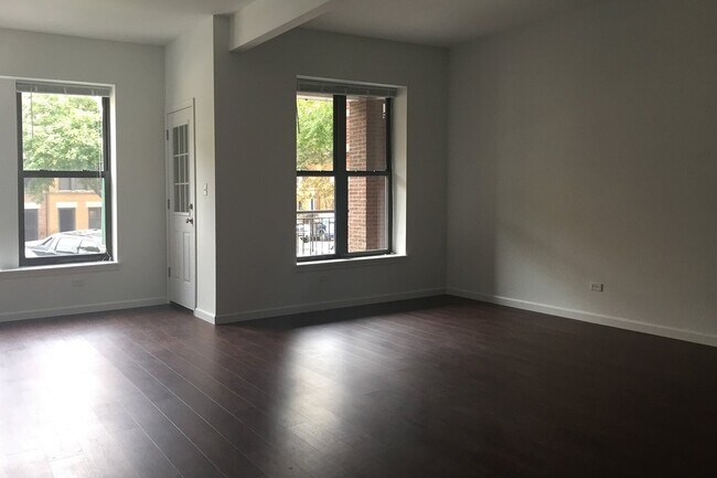 Photo - 5524-5526 S. Everett Avenue