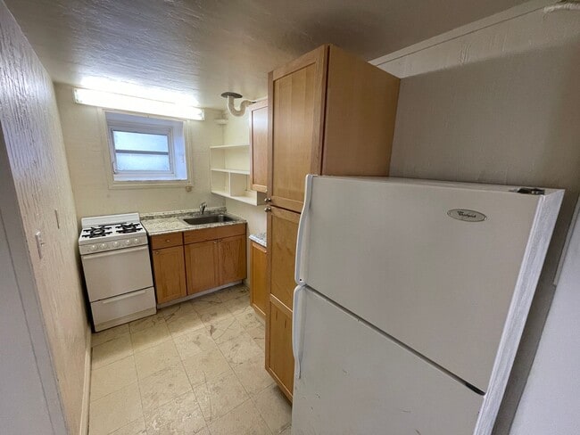 Photo - Ohana Kewalo basement Studio for rent