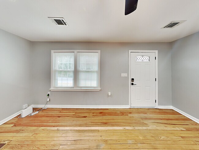 Photo - 1770 Springview Rd NW