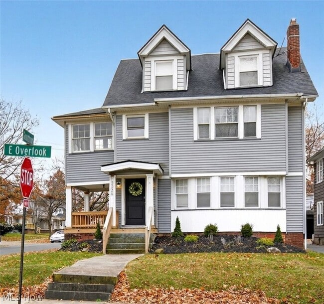 Building Photo - 3326 E Overlook Rd