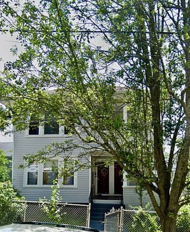 Building Photo - 50 Dunnell Ave Unit 1st Floor