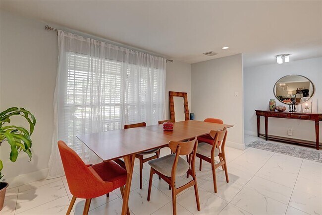 Photo - 5439 Imogene St