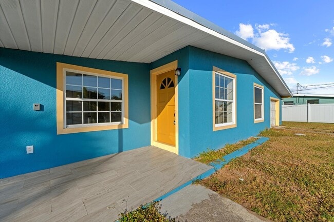 Photo - 585 Lindley Terrace