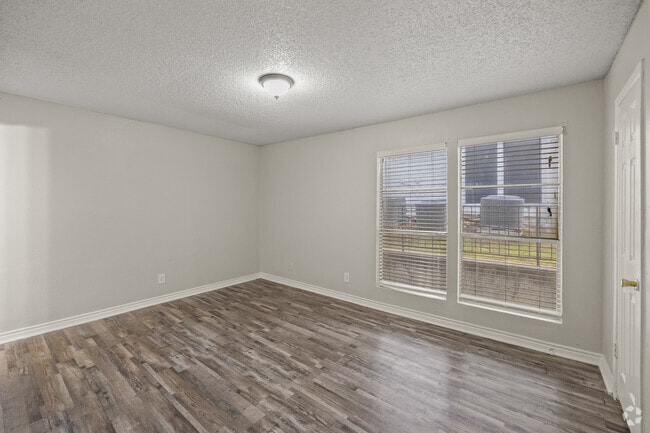 2BR, 2BA - 941SF - Primary Bedroom