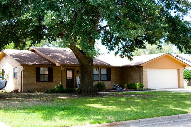 Building Photo - 1344 Inglewood Dr