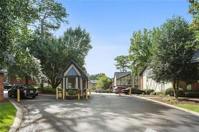 Photo - 6851 Roswell Rd Unidad K6