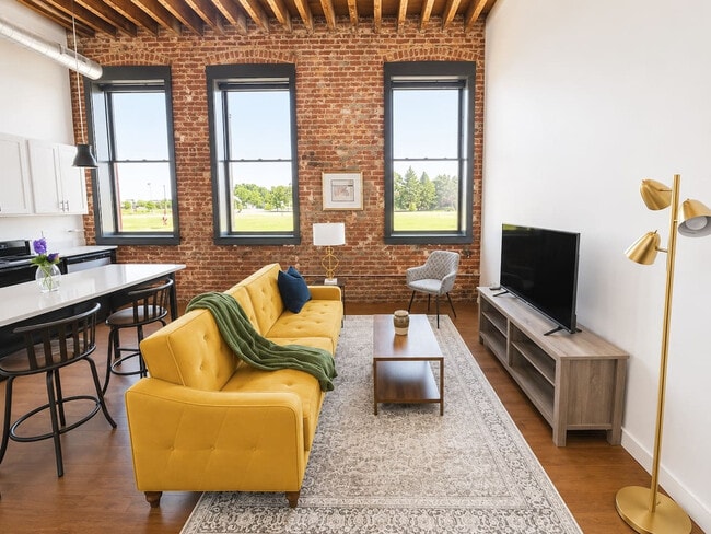 Photo - 403 W 4th St N Unit SI ID1604774P