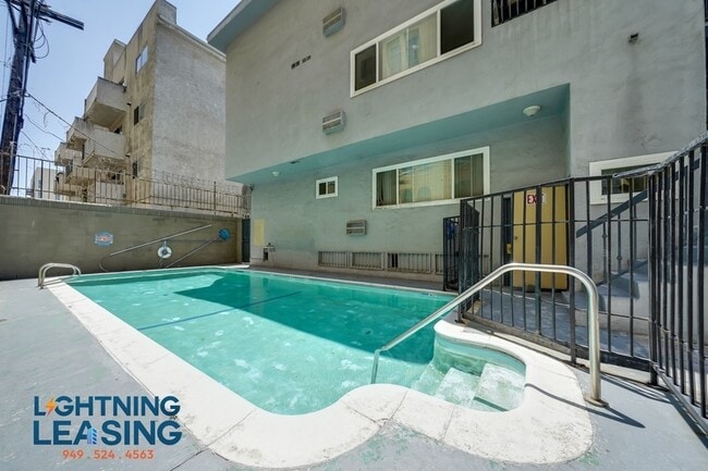 Photo - 700 Irolo St Unit 10