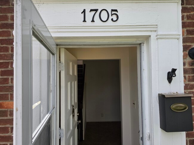 Photo - 1705 Bournemouth Rd