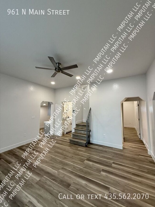 Photo - 961 N Main St