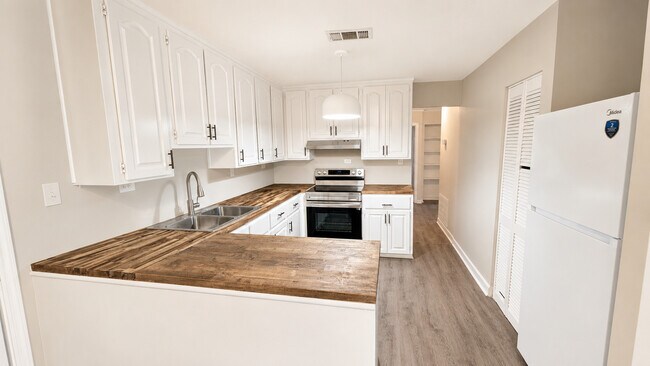 Photo - 102 Marshall St