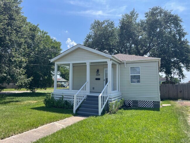 Photo - 2422 Stafford St